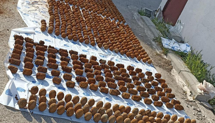 Balıkesir'in Bandırma ilçesinde toprağın altında bomba fışkırdı. Yüzlerce bombanın sırrı çözüldü