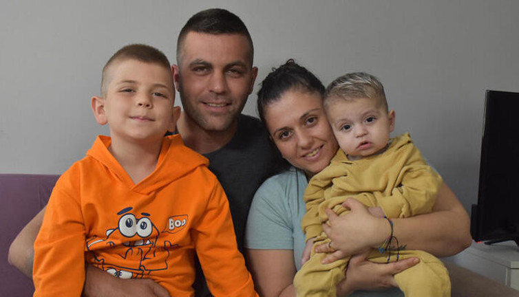 Minik Özalp, 13 ayda 9 ameliyatla hayata tutundu