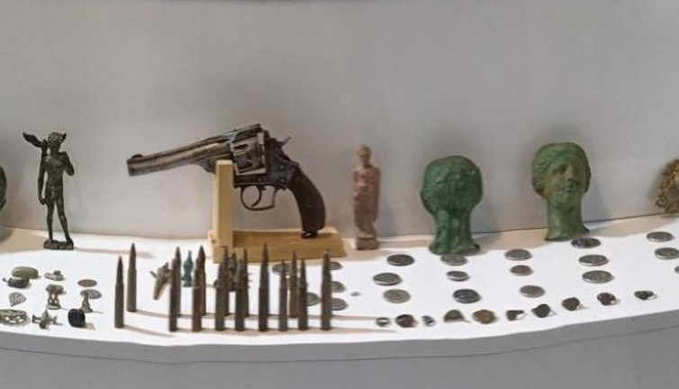 Kırmızı kaplı İncil operasyonu