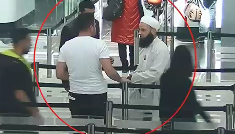 İstanbul Havalimanı’nda sarık, cübbe ve sakallı yakalandı! 10 yıl sahte kimlikle dolaşmış…