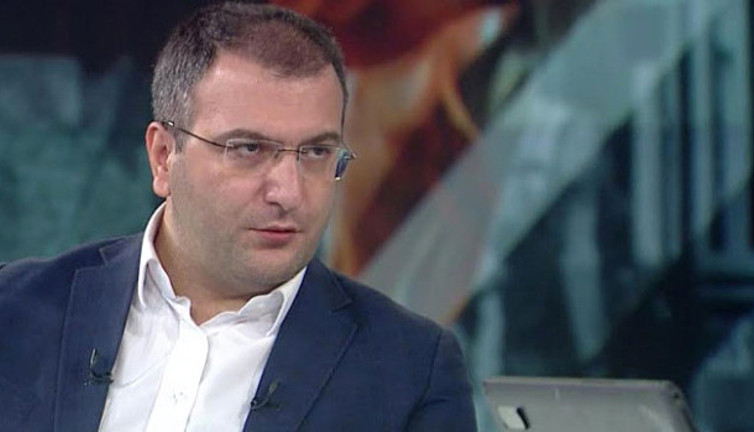 Cem Küçük CHP'nin 14. katından aldığı adaylık bilgisini açıkladı