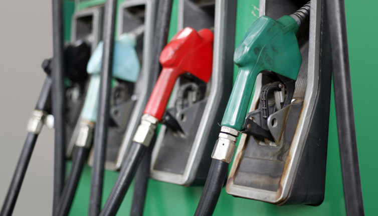 Bayram öncesi benzine dev zam geldi