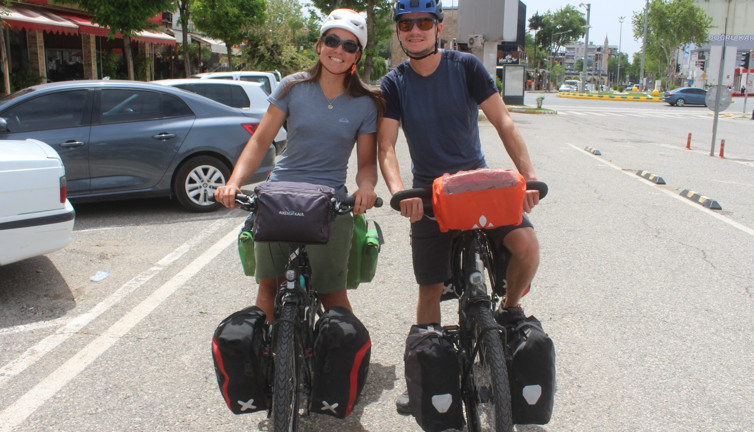 Fransız çift, bisikletle dünyayı geziyor