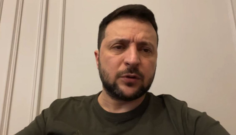 Zelenskiy: Azovstal’dan 100’den fazla sivil tahliye edildi