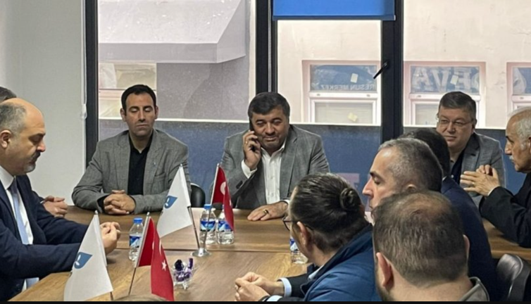 AKP'li Giresun Belediye Başkanı Şenlikoğlu, AKP'nin DEVA Partisi ile bayramlaşmama kararını deldi