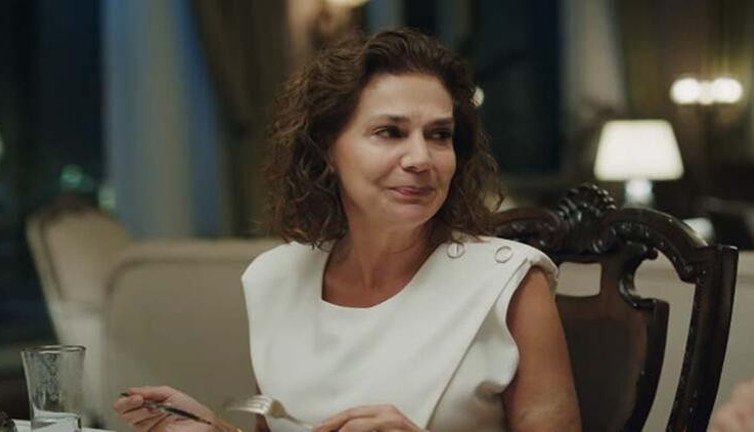 Karadayı’nın usta oyuncusu Lila Gürmen'in olduğu estetik ameliyat sesine mal oldu