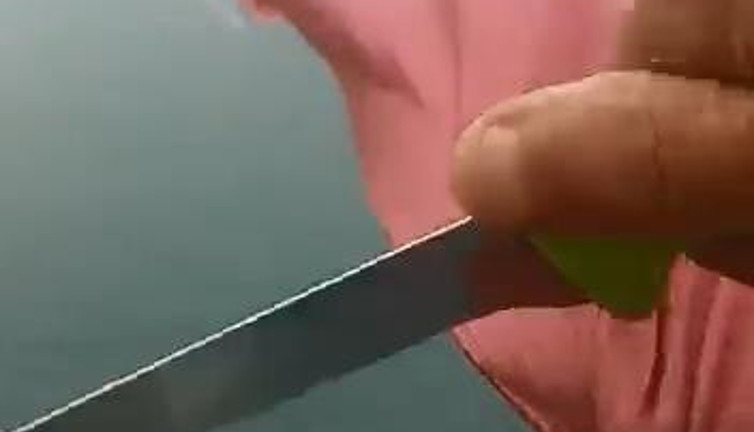 15 Temmuz Şehitler Köprüsü'ne asılan bayrağı 'Rambo Okan' lakaplı Okan Güler indirmeye çalıştı