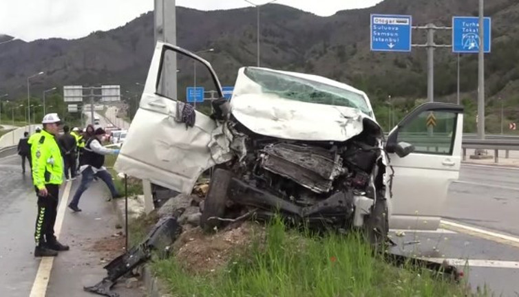 Feci kaza: Ölü ve yaralılar var