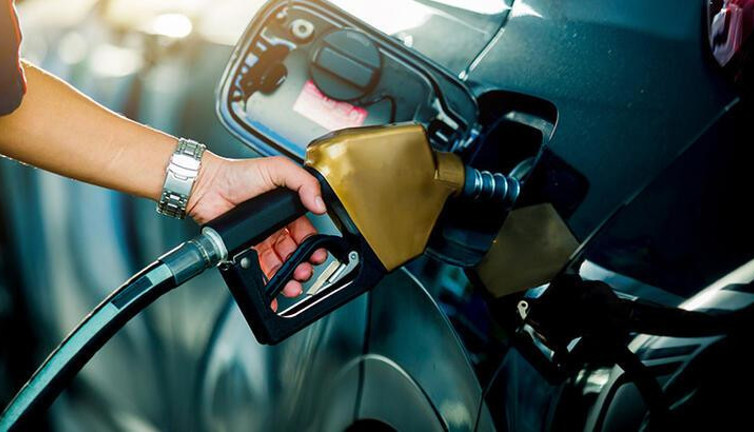 Benzine yarın gece yarısı büyük zam geliyor