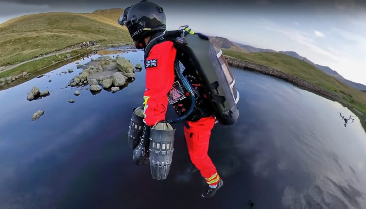 Sağlık çalışanlarına uçan kıyafet