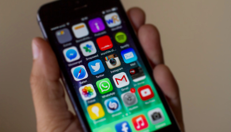 AB çocuk pornografisini engellemek için mesajlarınızı okuyacak: Yasa tasarısı tanıtıldı