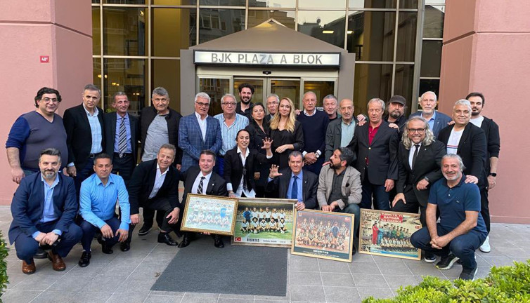 Şampiyon kadro 40 yıl sonra buluştu. Beşiktaş'ın 1982 şampiyonluğu kadrosu bir araya geldi. Birlikte pasta kesip eğlendiler