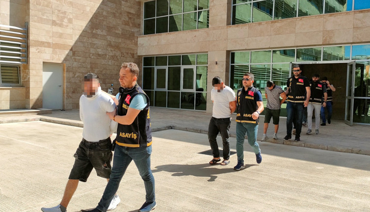 Hırsızın pişkinliği pes dedirtti “Çek çek Antalya Yakışıklı görsün. Bakayım nasıl çıkmışım”