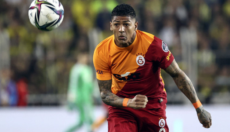 Galatasaraylı oyuncu Aanholt gelecek sezonki hedefini açıkladı