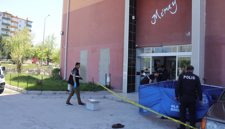 Kayseri'de yaşandı. Polisi görünce 10 kattan atladı