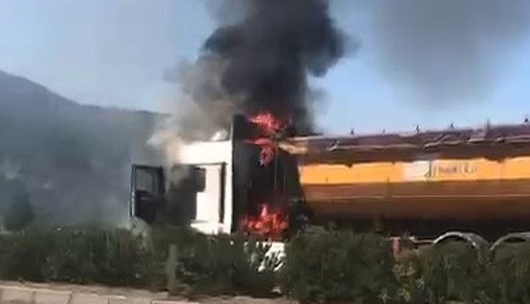 TIR yandı sürücü ölümden döndü