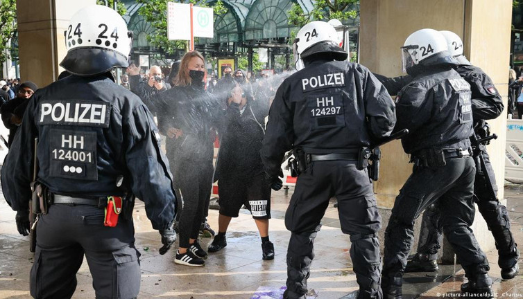 Alman istihbaratı polis teşkilatında 327 aşırı sağcı tespit etti