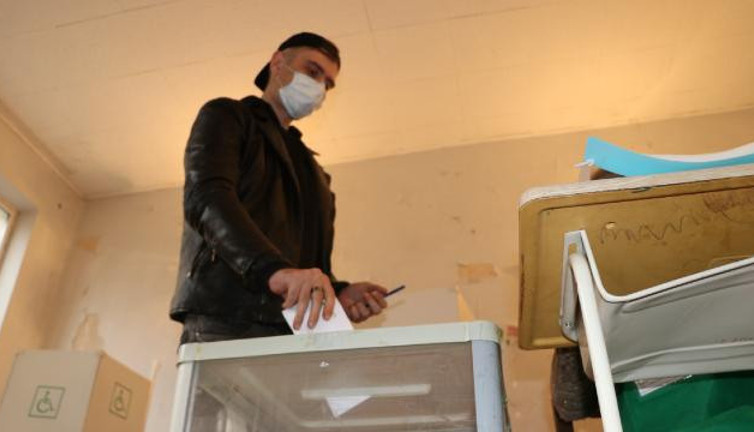 Güney Osetya Rusya'ya katılmak için referanduma gidiyor