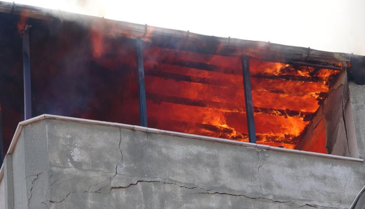 Ölüm uykusundaki çocuğu komşusu kurtardı