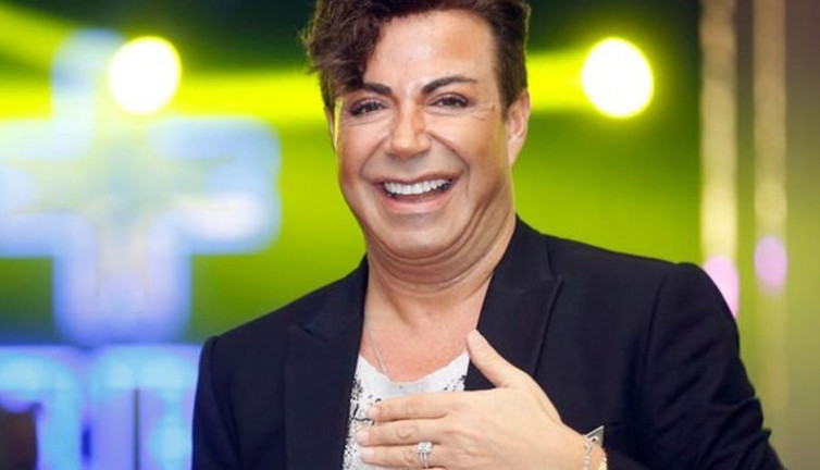 Ünlü şarkıcı Fatih Ürek'e, akıllı mercek taktılar