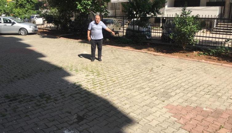 Oğluyla birlikte kocasını öldürdü. Cesedin başında esrarengiz toplantı