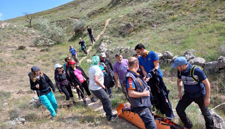 Kapadokya'da vadi yürüyüşü yaparken yaralandı