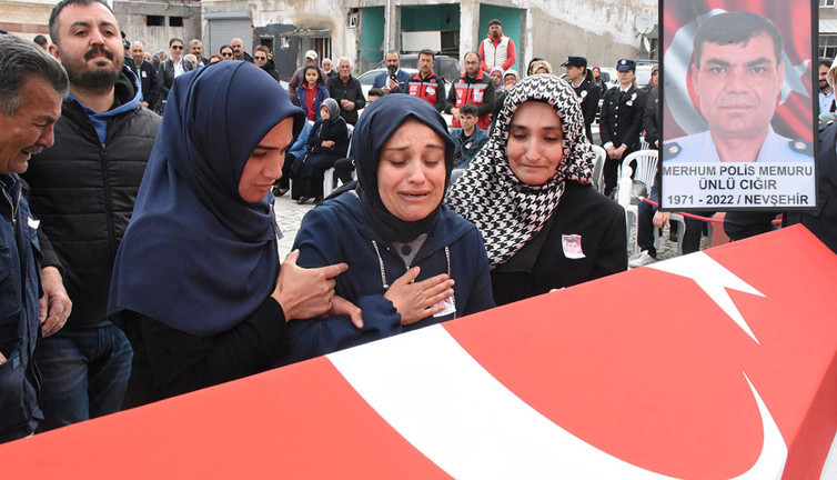 Kalp krizinden ölen polisin cenazesi memleketine uğurlandı