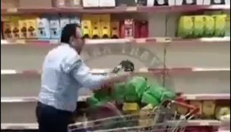 12 Eylül öncesi gibi. Dev market zinciri zamsız çayları raflardan ışık hızıyla toplattı