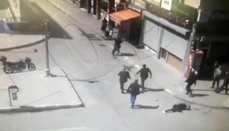 Cadde ortasında silahlı çatışma