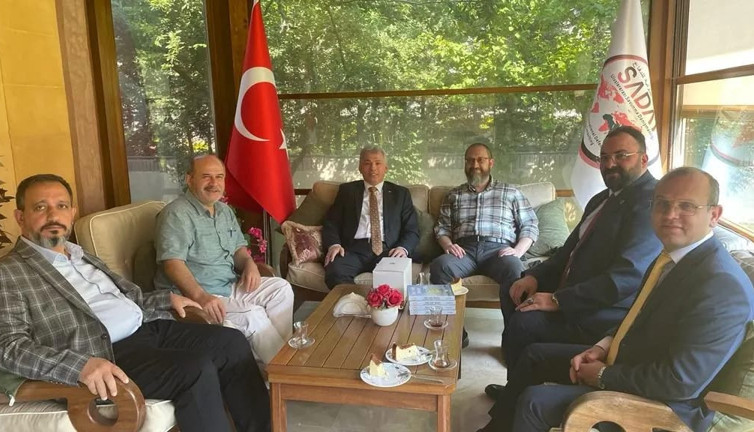 AKP'den CHP'ye SADAT misillemesi. AKP Beylikdüzü İlçe Başkanlığı, SADAT’ı ziyaret etti