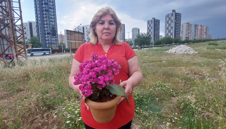 Evine gelen çiçeği alıp boş kağıda imza attı hayatı karardı!