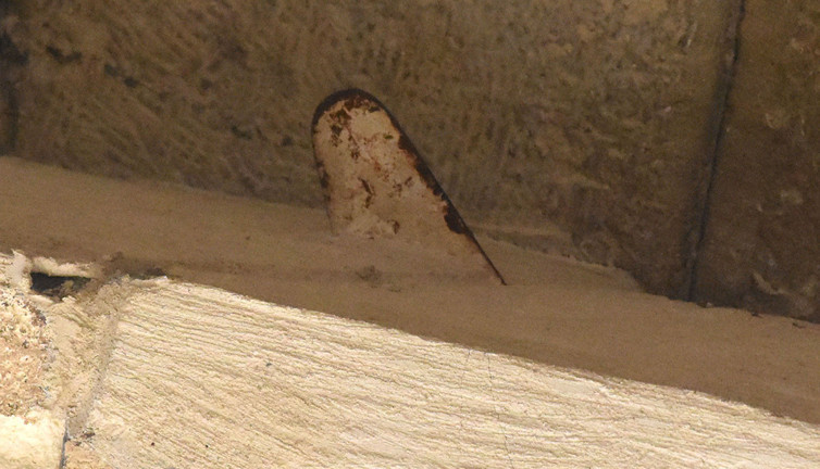 Gören dönüp bir daha bakıyor! Tarihi medresenin eyvan kemerinde ‘mala’ unutuldu…