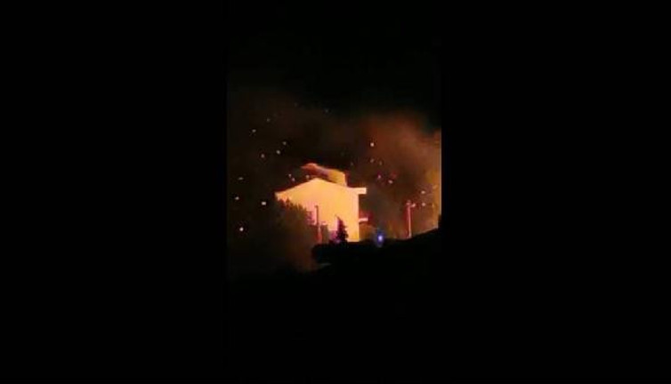 Foça’da şiddetli rüzgar trafo patlattı