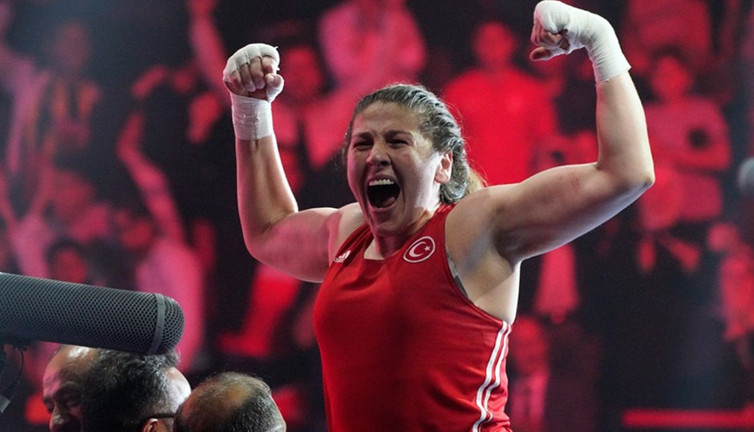 Milli Boksör Şennur Demir Dünya şampiyonu oldu