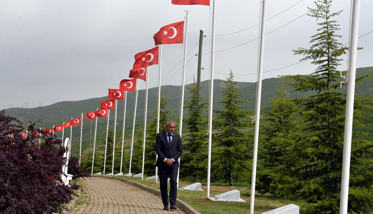Şehit 33 askerin anıtına 29'uncu yıl dönümünde ziyaret