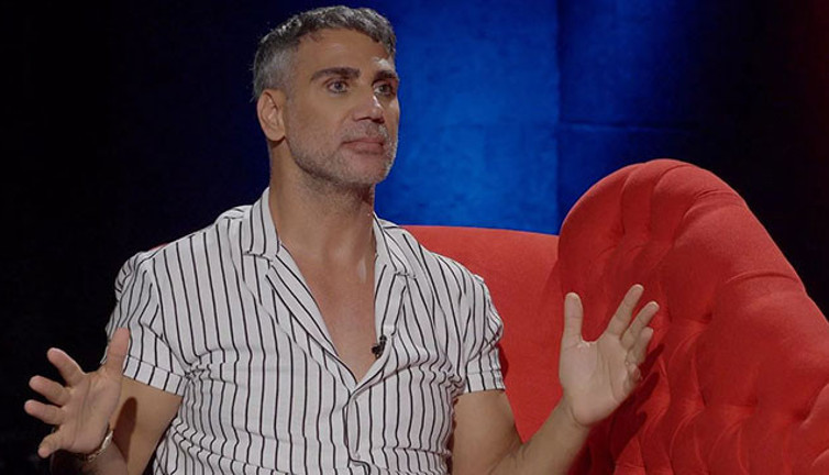 Şarkıcı Doğuş eşinin yanında aldığı ahlaksız teklifi canlı yayında açıkladı