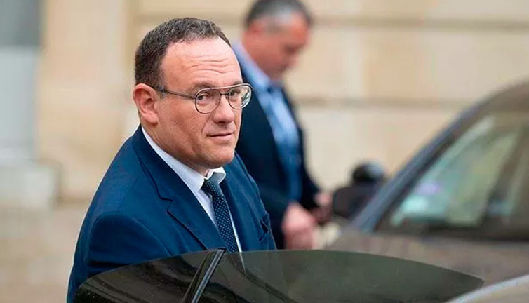 Bakan, tecavüz suçlamalarını reddetti: İstifa etmeyeceğim