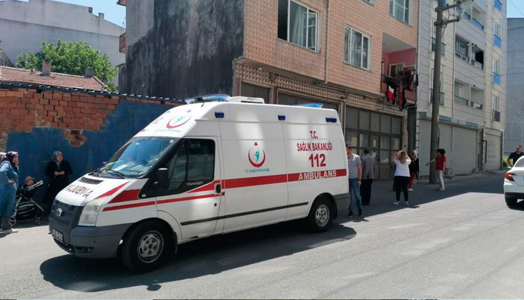 3 yaşındaki çocuk oyun oynarken balkondan düştü