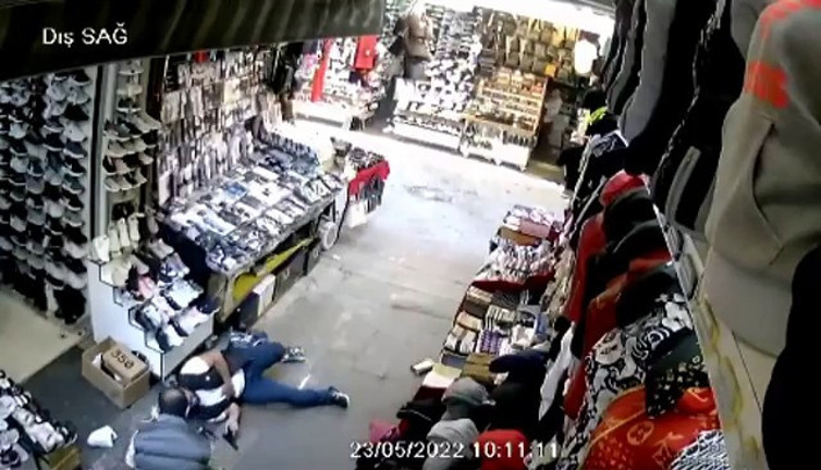 Gelen kurşunla böyle yere yığıldı