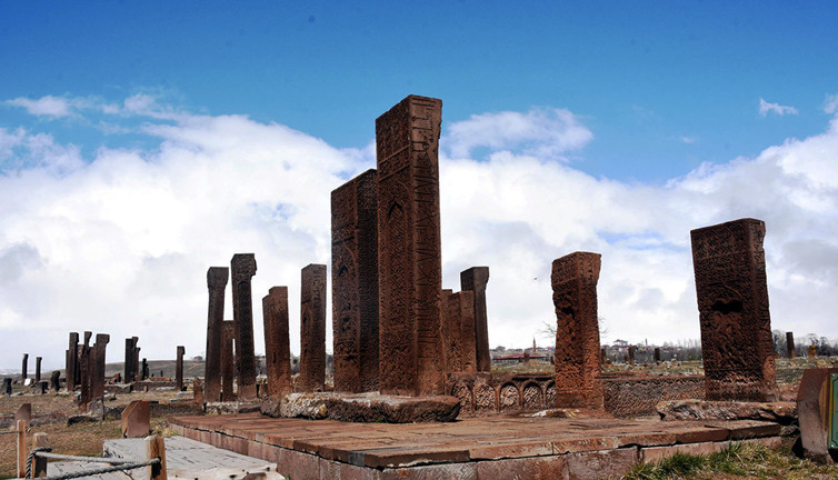 İşte Türk Anadolu'nun tapusu! Bu mezar taşları Türk tarihinin bilinmeyenlerini anlatıyor…