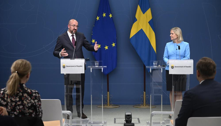 İsveç Başbakanı“Terör örgütlerine silah göndermiyoruz”dedi yine onların silahı çıktı