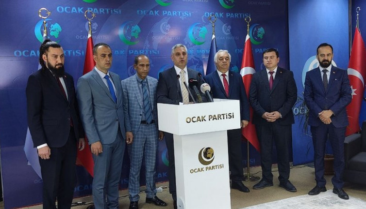 Gelecek Partisi'nde ilginç istifa. Davutoğlu ve ekibi şaşkın