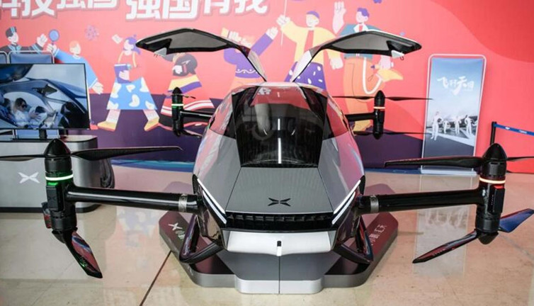 Uçan otomobilin tanıtımı yapıldı