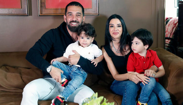Arda Turan futbolu bırakıyor mu? Açıkladı ve eşini işaret etti