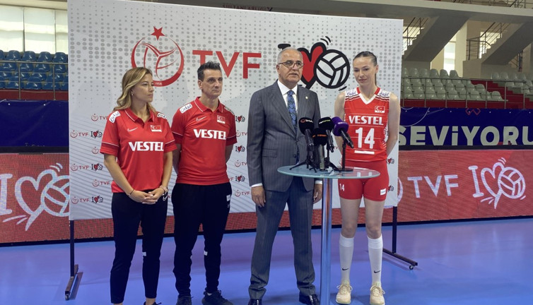 Mehmet Akif Üstündağ: 'FIVB Milletler Ligi'nin final etabı ilk defa Türkiye'de yapılacak'