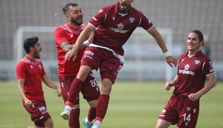 Royal Hastanesi Bandırmaspor Play-off finaline yükseldi