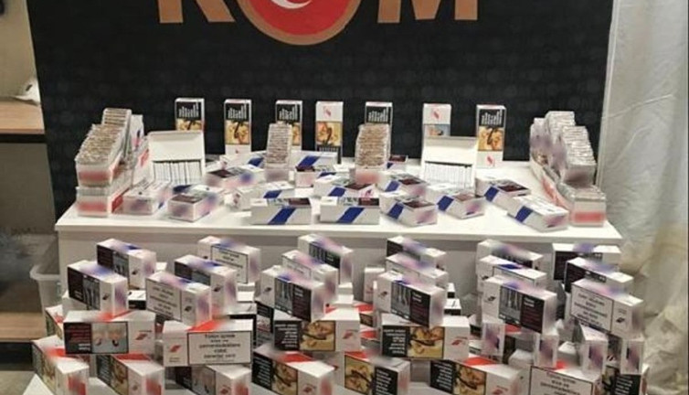 Binlerce cinsel içerikli hap ve kaçak sigara ele geçirildi