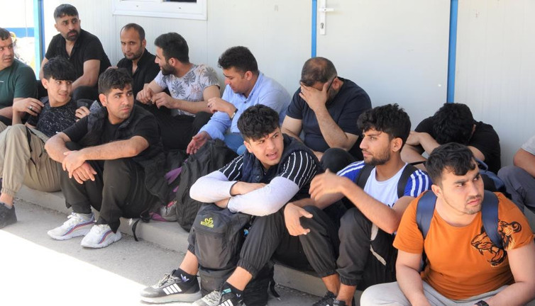 Kamyon dolu göçmen yakalandı