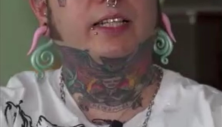 Ünlü müzik grubunun eski gitaristinin yaptırdığı dövmeyi herkes Erdoğan zannetti. Gerçek bambaşka çıktı