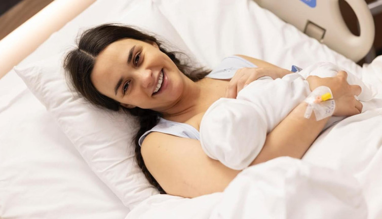 Hande Soral'dan oğluyla ilk paylaşım! İşte Ali bebek